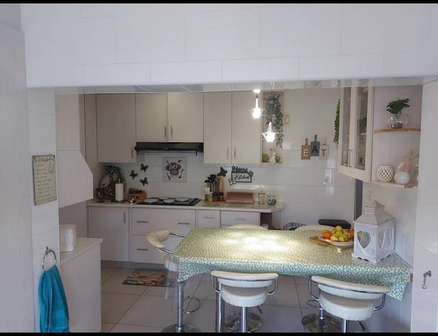 5 BEDROOM HOUSE FOR SALE IN GRANTHAM PARK